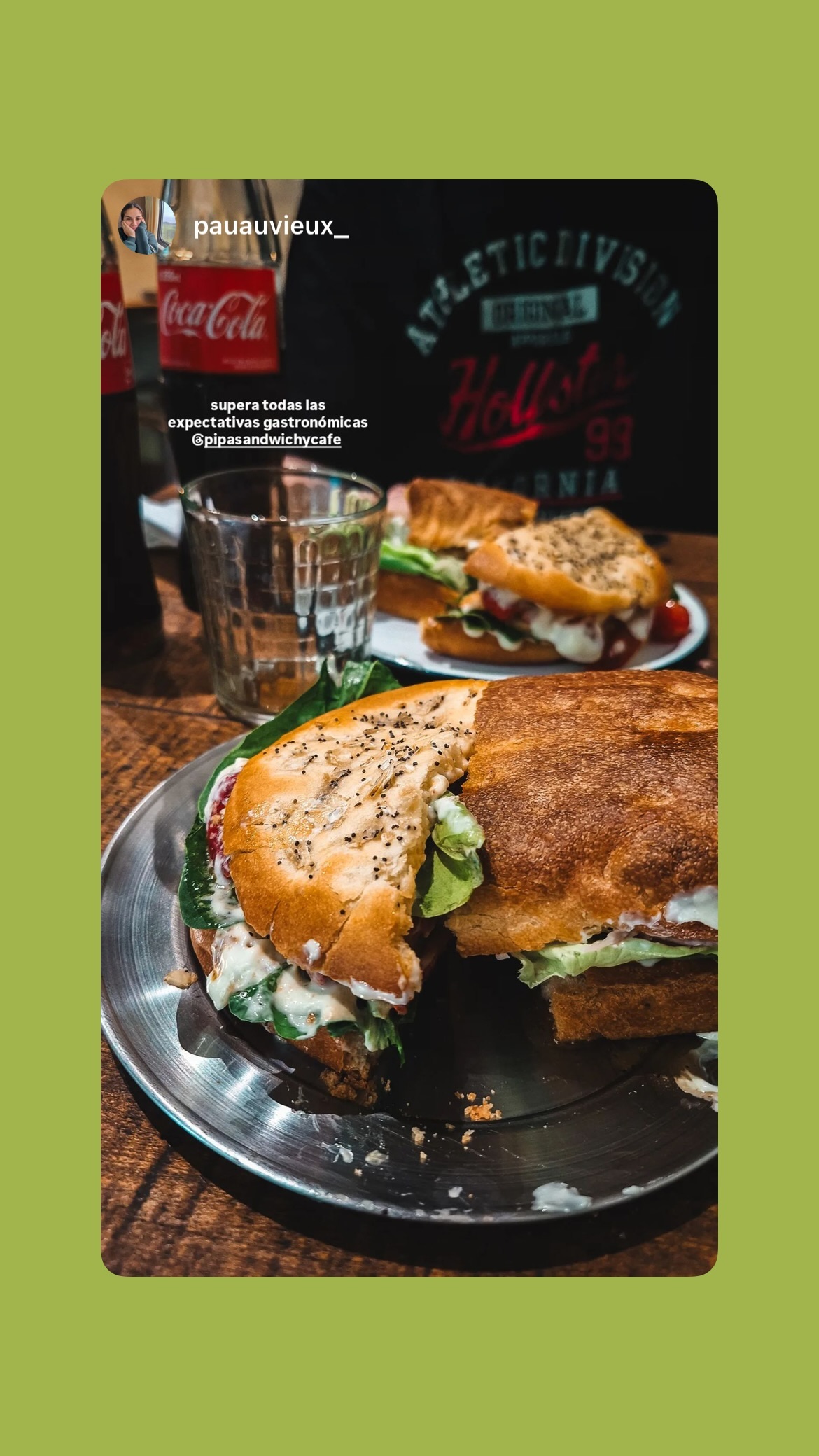 Historia de Instagram repost de Pipa con cafe y comida en la mesa